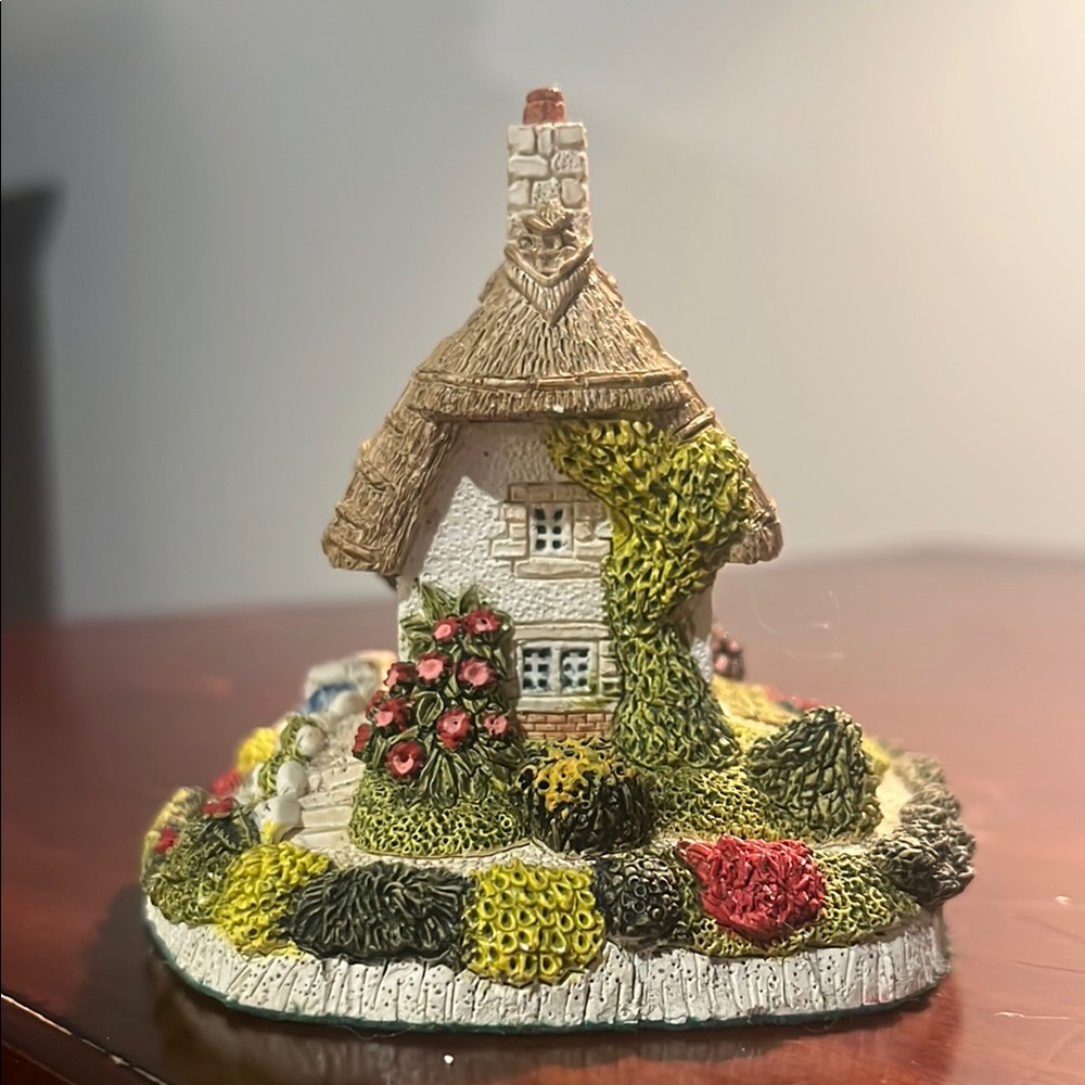 Charming Fraser Collection Vintage Cottage: The Classic Collection - Picture 2 of 5